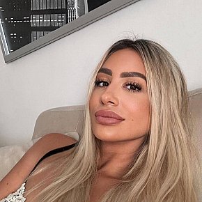 Mia Completamente Naturale escort in London offers Massaggio erotico services