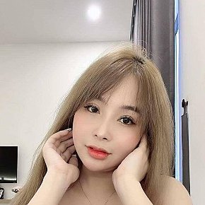 Luna escort in Jeddah offers Sărut services