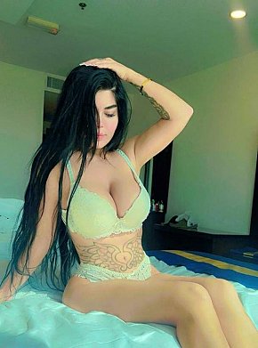 Iraqi-girl escort in Muscat offers Experiência com garotas (GFE) services