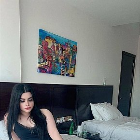 Iraqi-girl escort in Muscat offers Experiência com garotas (GFE) services