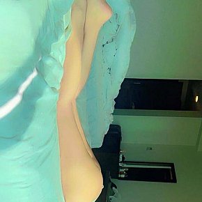 Iraqi-girl escort in Muscat offers Experiência com garotas (GFE) services