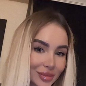 Elye Completamente Natural escort in 