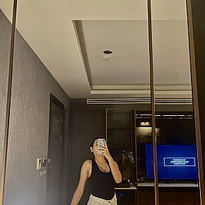 Ketie escort in Manama offers Bacio alla francese services
