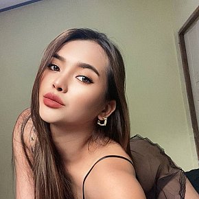 Ketie escort in Manama offers Bacio alla francese services
