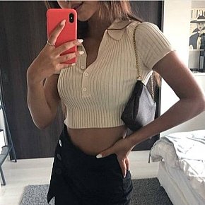 Yuna escort in Dubai offers Sexe anal services