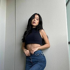 Yuna escort in Dubai offers Sexe anal services