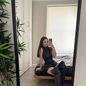 Mistress-Amber Sin Operar escort in London offers Experiencia de Novia (GFE)
 services