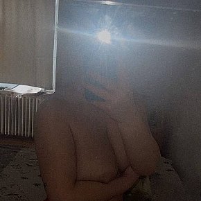 Mia escort in Brussels offers Erotische Massage services