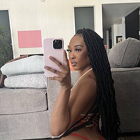 Yvana-Jones Sin Operar escort in London offers Posición 69 services