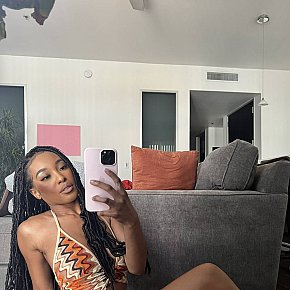 Yvana-Jones Totalmente Natural escort in London offers Masaje erótico
 services