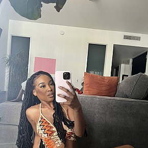 Yvana-Jones Sin Operar escort in London offers Posición 69 services