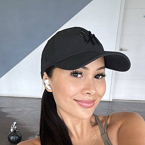 Rosie Model/Fost Model escort in Manila offers Girlfriend Experience(GFE) services