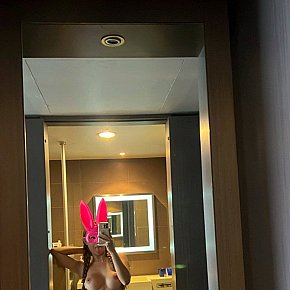 Rosie Model/Fost Model escort in Manila offers Girlfriend Experience(GFE) services