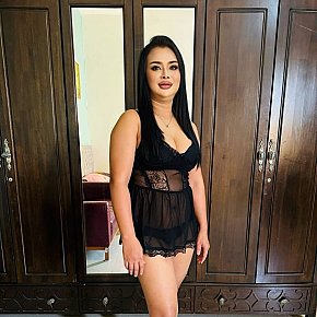 Jenny escort in Doha offers Maîtresse (soft) services