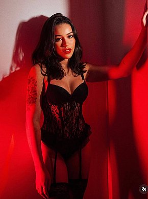 Maxine Fitness Girl escort in Dubai offers Masaj erotic services