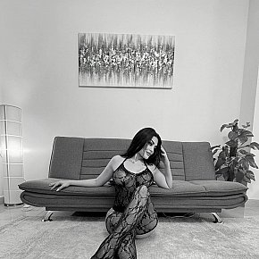 Emily Modèle/Ex-modèle escort in Dubai offers Experience 