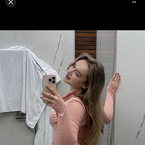 Lisa escort in  offers Zungenküsse services