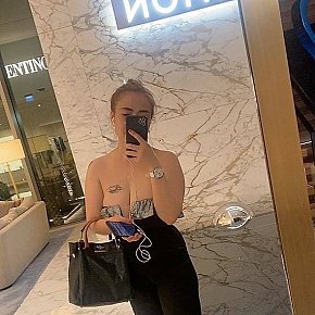 Mariam escort in Jeddah offers Girlfriend Experience (GFE) services