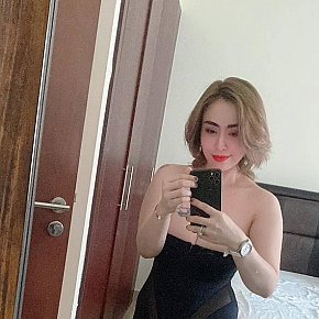 Mariam escort in Jeddah offers Girlfriend Experience (GFE) services