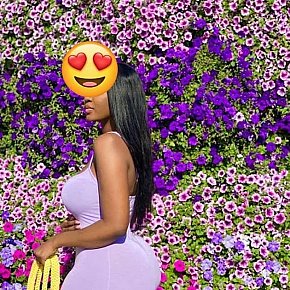 Candy Super Booty
 escort in Mumbai offers Kissing services