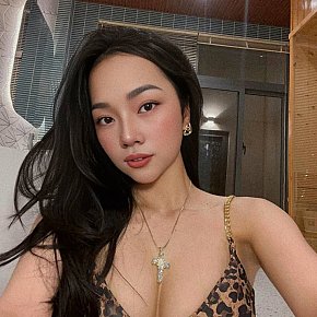 Mye-Yi escort in Doha offers Leccare e succhiare le palle services