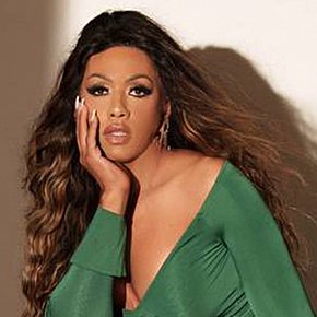 Emmer Madura escort in London offers Ejaculação no rosto services