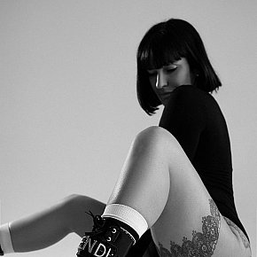 Nora Model/Ex-Model escort in Dubai offers BDSM services
