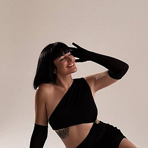 Nora Model/Ex-Model escort in Dubai offers BDSM services