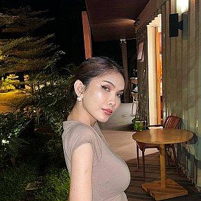 Ashley escort in Singapore City offers Kissing services