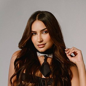 Bella Natürlich escort in Dubai offers Girlfriend Experience (GFE) services