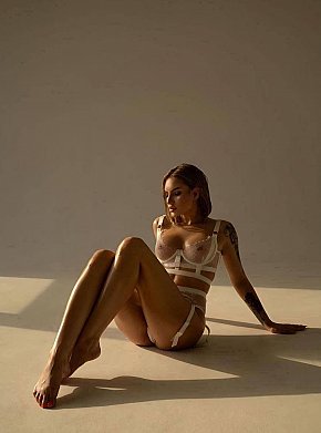 Adele Garota Fitness escort in Abu Dhabi offers Lingerie services