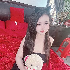 Mina escort in Abu Dhabi offers Ganzkörpermassage services