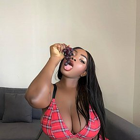 Bella-Big-Boobs escort in Dubai offers Branlette services