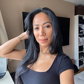 Chev Mature escort in Singapore City offers Girlfriend Experience (GFE) services