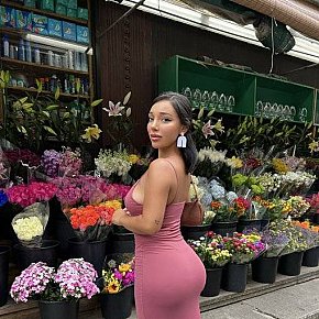 Annah escort in Melbourne offers Experiencia de Novia (GFE)
 services