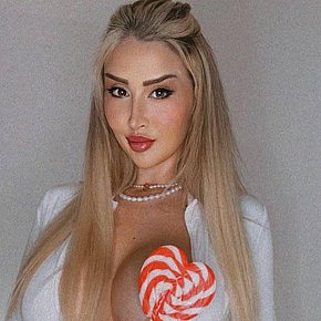 Patrina escort in London offers Handjob services