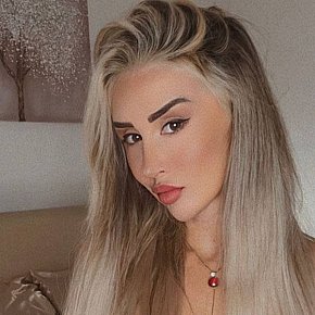 Patrina escort in London offers Handjob services