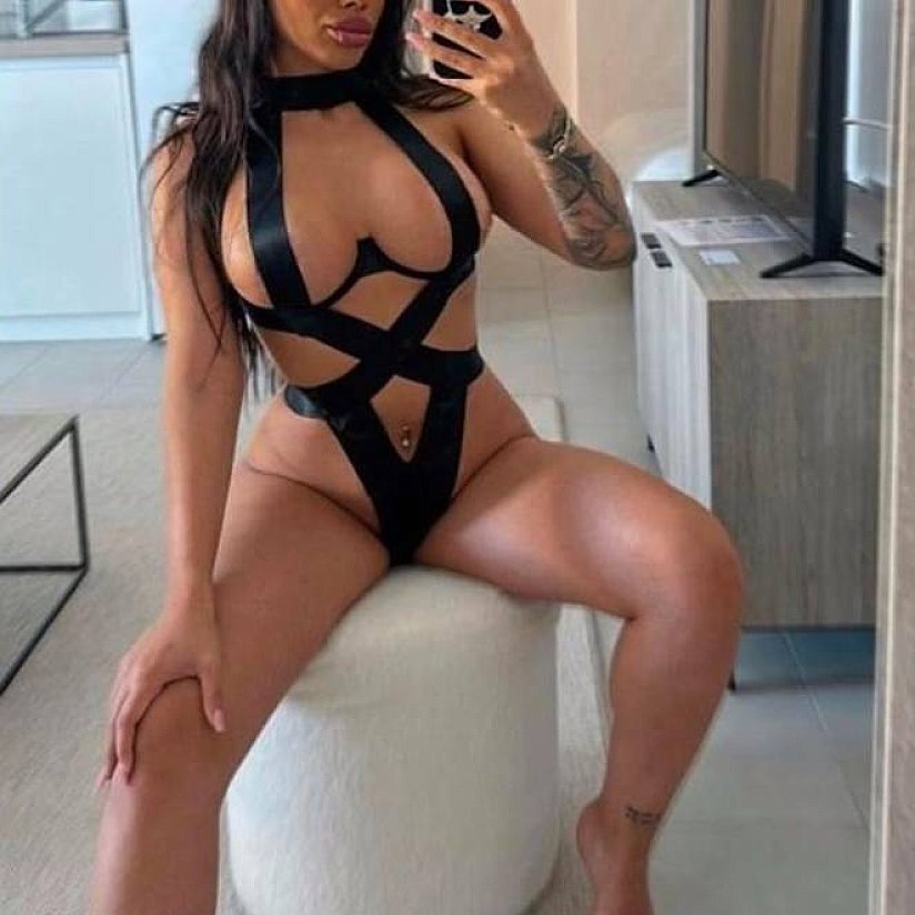 Maya Vip escort in Ibiza offers Sexo em diferentes posições services