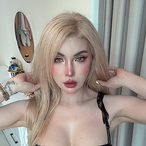 Lisa escort in  offers Zungenanal (passiv) services