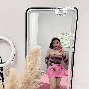 Julia escort in Abu Dhabi offers Bacio services