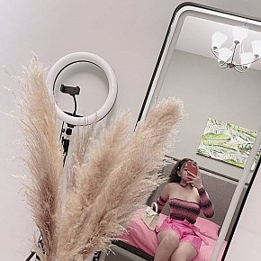 Julia escort in Abu Dhabi offers Bacio services