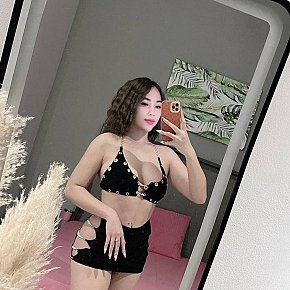 Julia escort in Abu Dhabi offers Bacio services