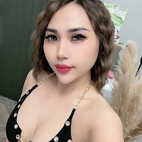 Julia escort in Abu Dhabi offers Bacio services