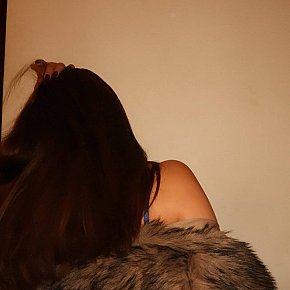 Angel Pequeña Y Delgada escort in Manila offers Servicio de ducha
 services