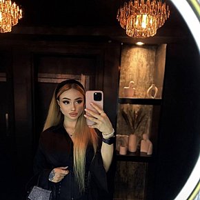 Vikki escort in 