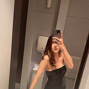 Lunar escort in Sydney offers Cum in Mouth services