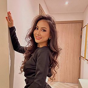 Katy Fitness Girl escort in Dubai offers Dusch services