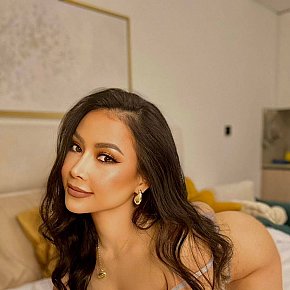 Katy Fitness Girl escort in Dubai offers Dusch services