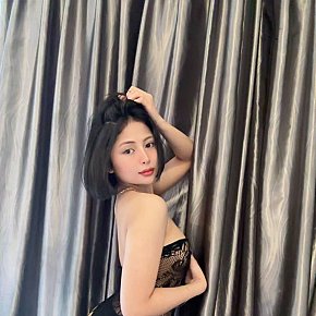 Venus Menue escort in Singapore City offers Ejaculation sur le corps services