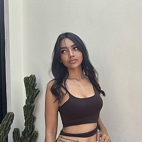 Valerie Petite
 escort in Bali